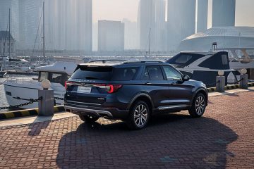 Ford Explorer 2023 ra mắt: Màn 27 inch, nội thất như du thuyền